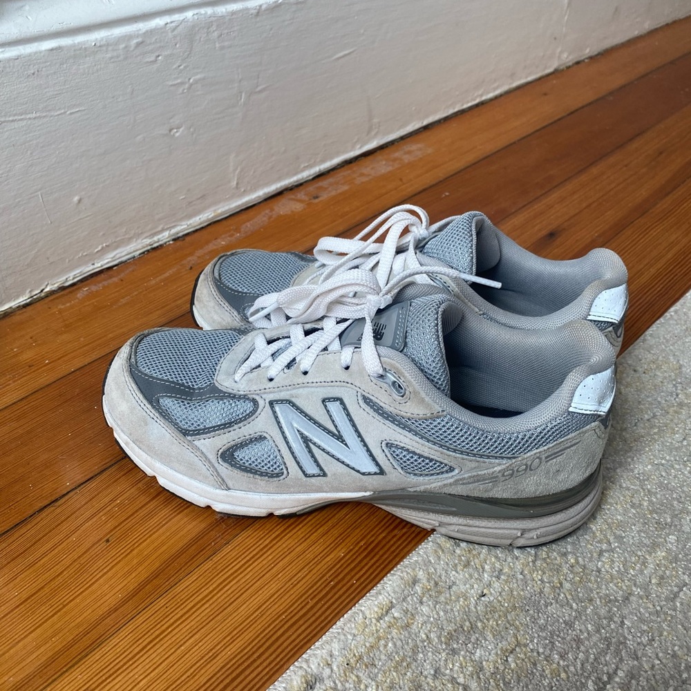 New Balance 990v4